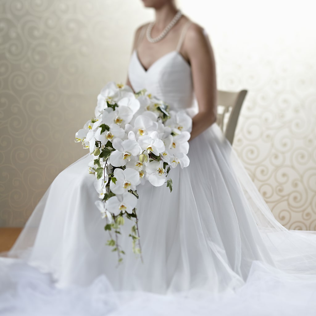 Classic White Bouquet – Gibney-sims Flowers, Hannibal MO