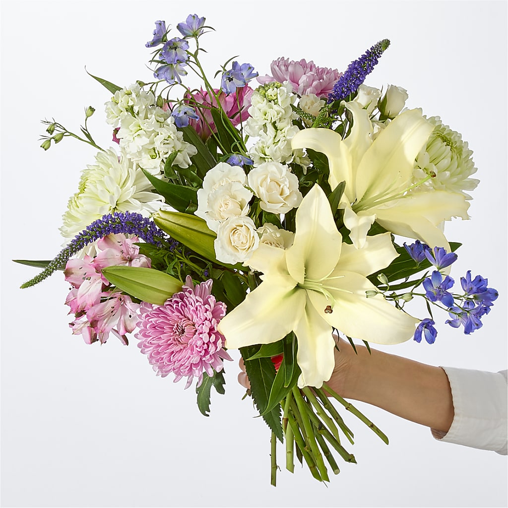 Winter Celebration Bouquet –  Gibney-sims Flowers, Hannibal MO