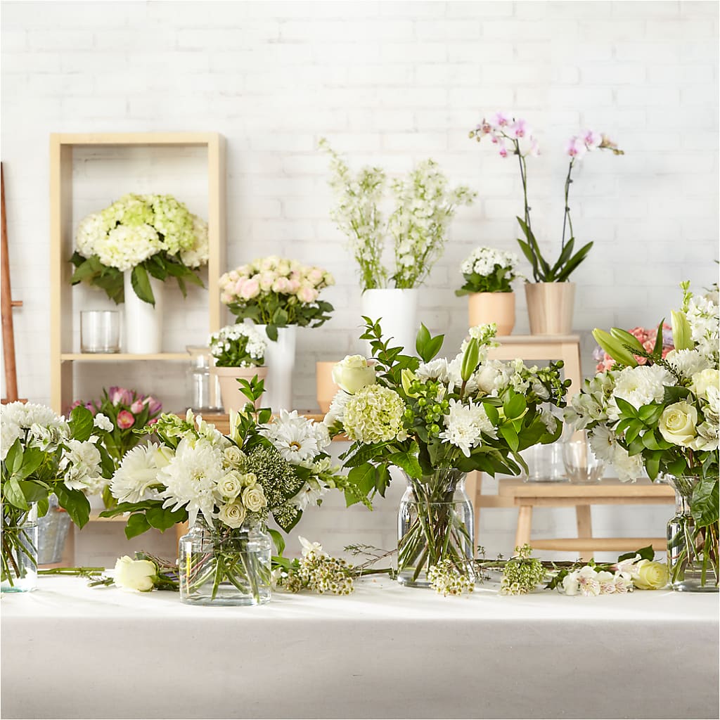 Classic Ivory – A Florist Original –  Gibney-sims Flowers, Hannibal MO