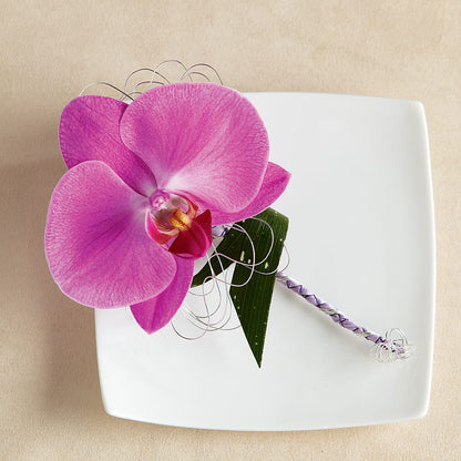 Glorious Boutonniere –  Gibney-sims Flowers, Hannibal MO